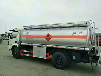 东风大多利卡10吨油罐车图片