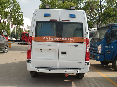 江铃福特救护车图片