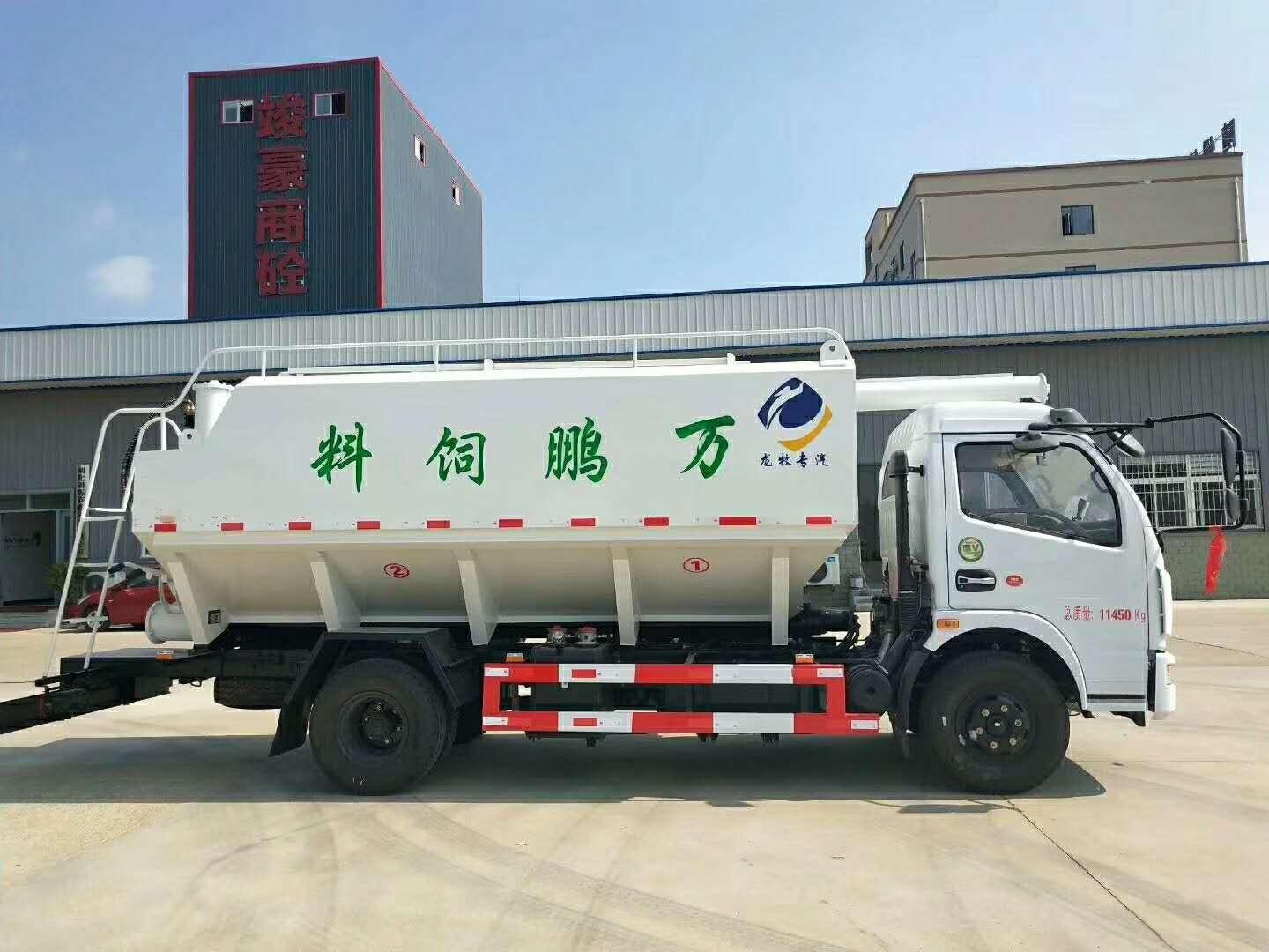 东风多利卡（12方/6吨）散装饲料运输车图片