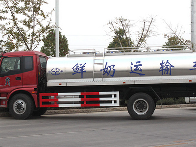 福田鲜奶运输车图片