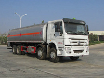 中国重汽HOWO35.5立方油罐车价格：39-40.73万
