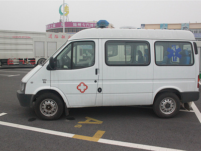 福特江铃救护车图片