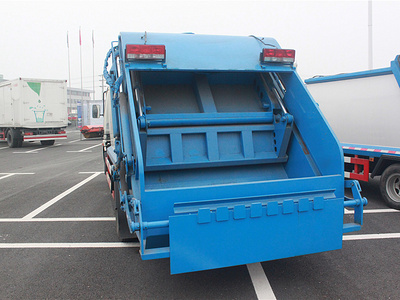 东风多利卡压缩式垃圾车图片