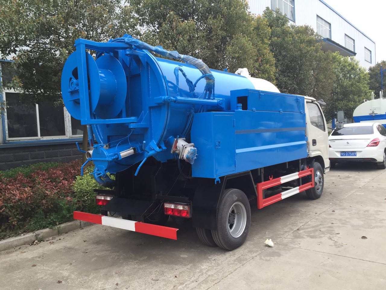 东风凯普特清洗吸污车（吸污4m³，水罐2m³）图片