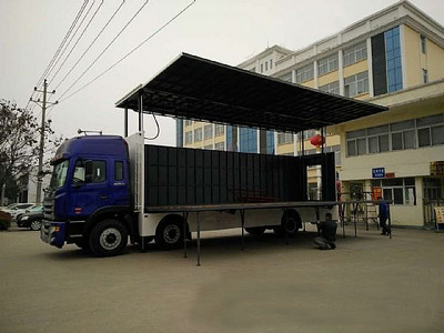 江淮格尔发大型三轴舞台车图片