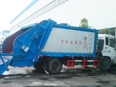 解放J6  12吨压缩式垃圾车