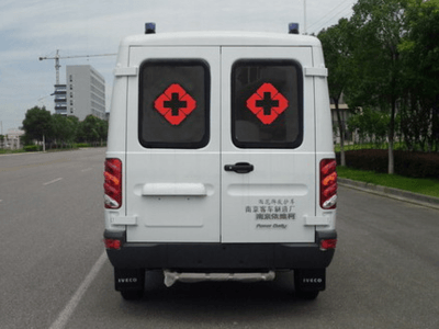 依维柯救护车宝迪A32救护车图片