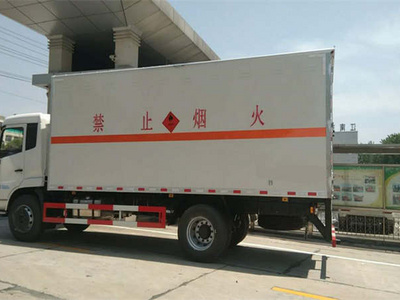天锦6.6米易燃气体厢式车图片