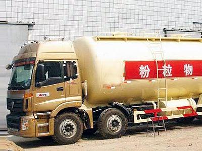 福田欧曼30吨粉粒物料运输车　图片