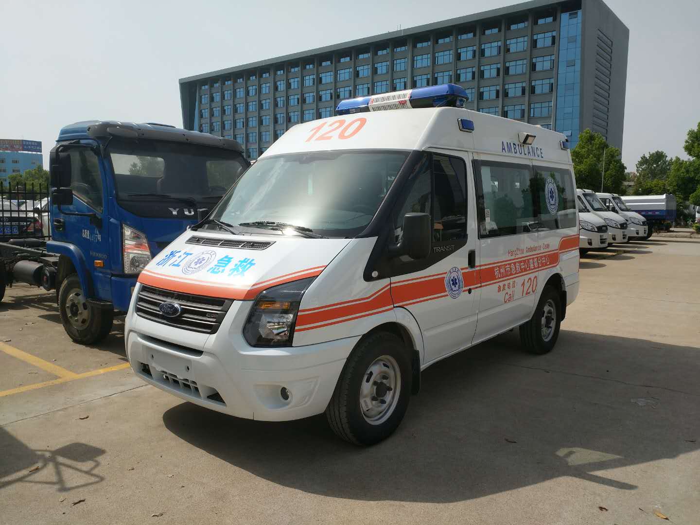福特江铃新世代V348长轴中顶重症监护型救护车