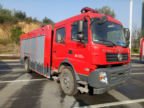 东风153型6吨泡沫消防车（国五）