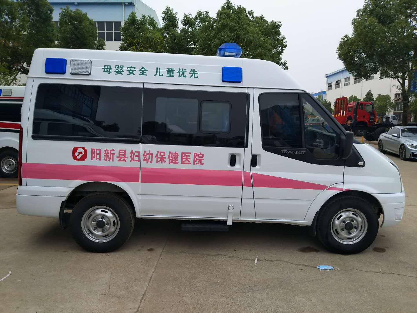 江铃福特新世代V348短轴救护车报价图片