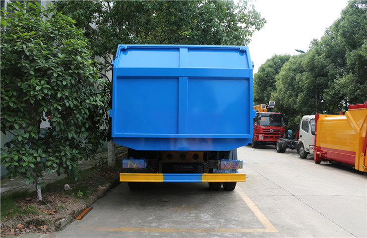 东风多利卡D9（12方）对接式垃圾车图片