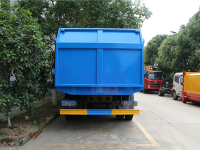 东风多利卡D9（12方）对接式垃圾车图片