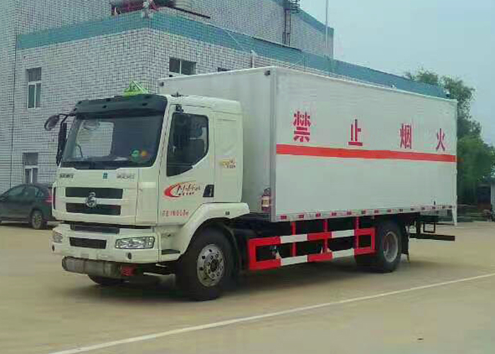 柳汽易燃气体运输车 (2)