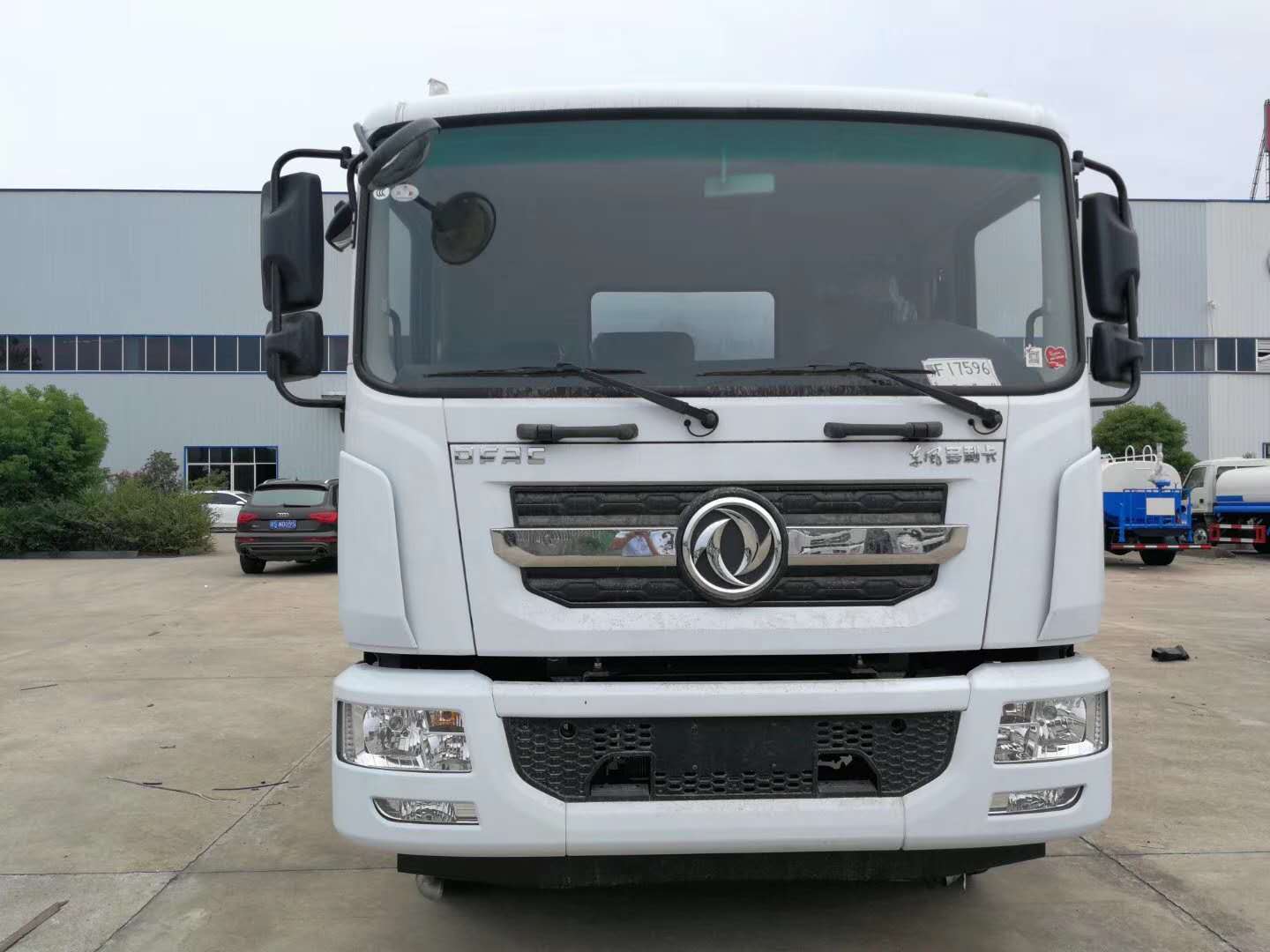 东风D9喷雾车 吸尘车 雾炮车图片