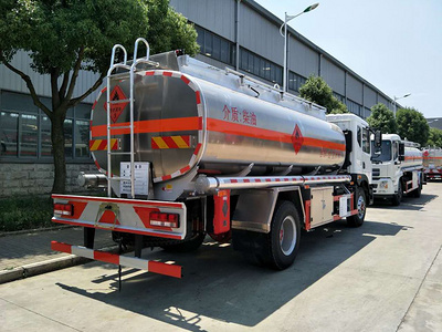 东风多利卡10吨油罐车（国五）图片