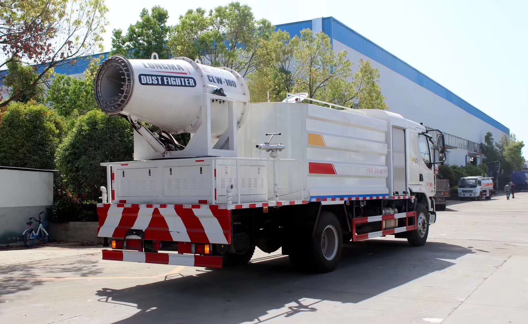 柳汽乘龙12吨多功能抑尘车（60-100米）图片