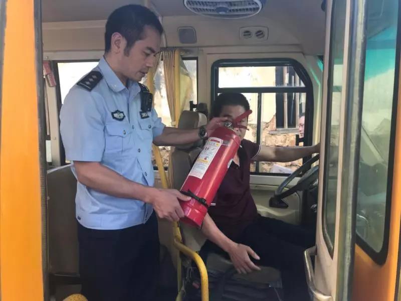 连江：多部门为校车安全“除隐患”