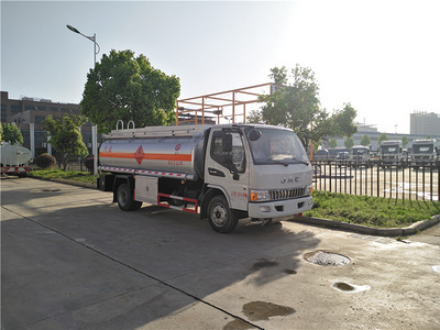 江淮5.5方（实际6方）汽油加油车图片