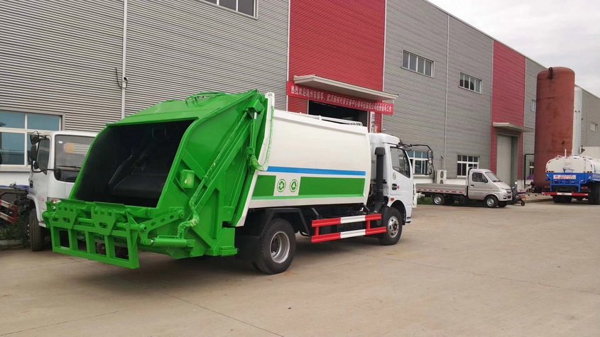 蓝牌压缩式垃圾车参数压缩垃圾车整车外形美观，便于清洗和自洁。