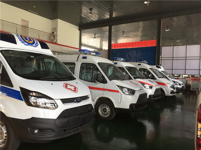 金杯海獅緊急救護車撥打120是向急救中心呼救簡練便利的方法。