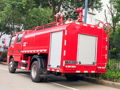 国五东风3.5吨双排消防洒水车图片