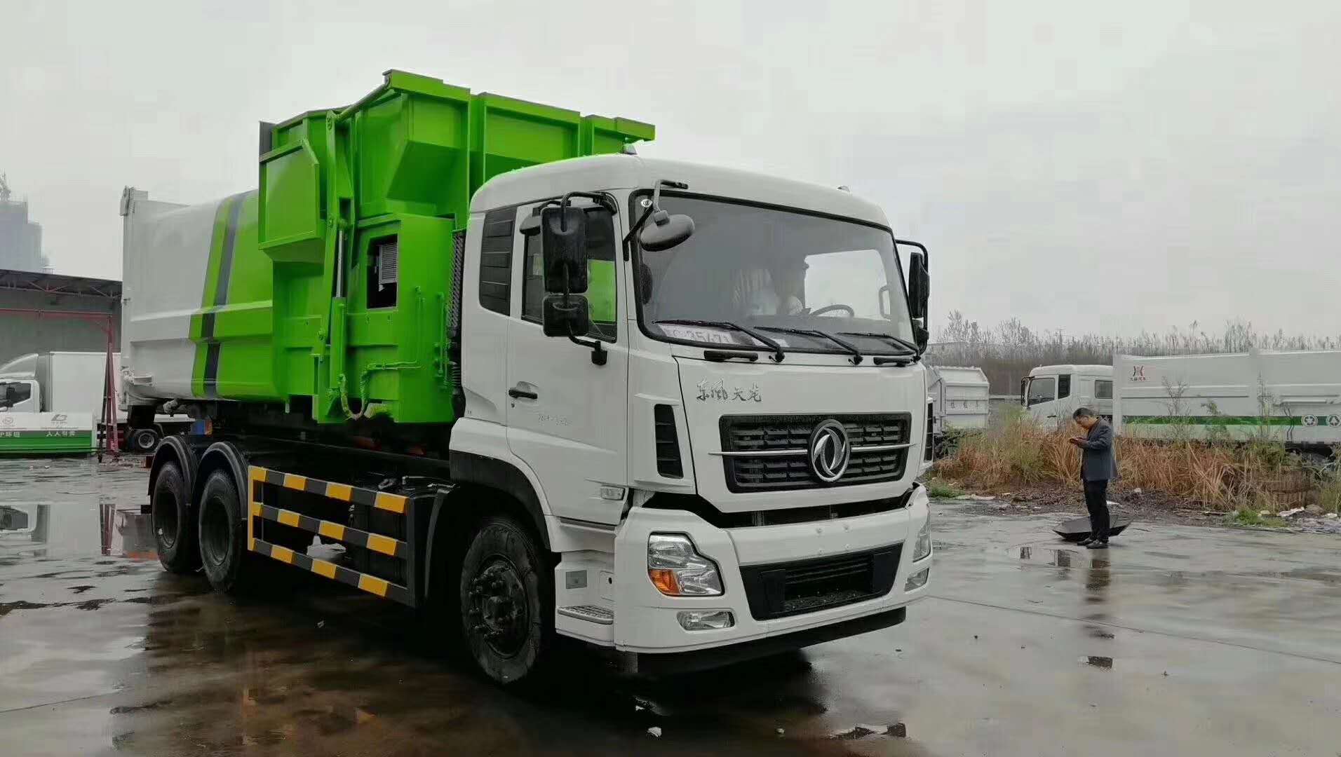 东风天龙18吨压缩式垃圾车