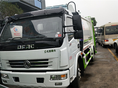 重庆东风压缩式垃圾车报价图片