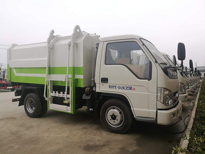 福田柴油4方左右垃圾车，小型垃圾车生产厂家图片