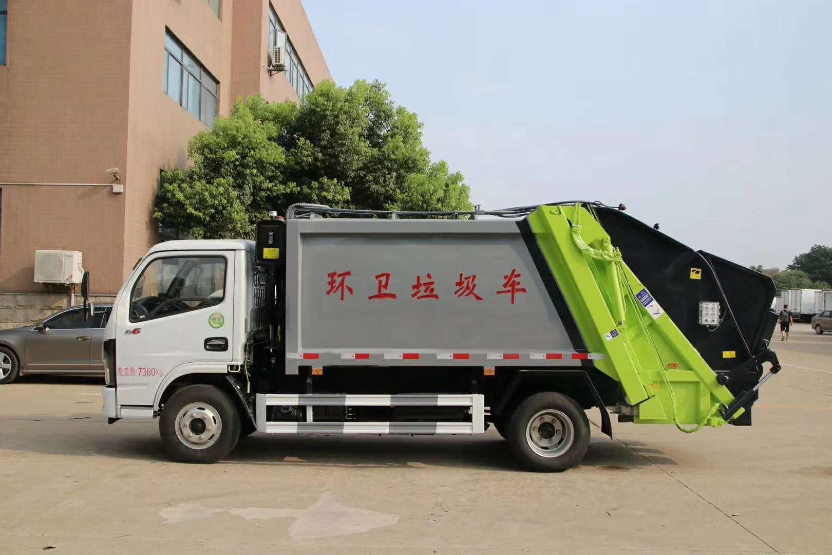 国六东风多利卡5方压缩式垃圾车图片