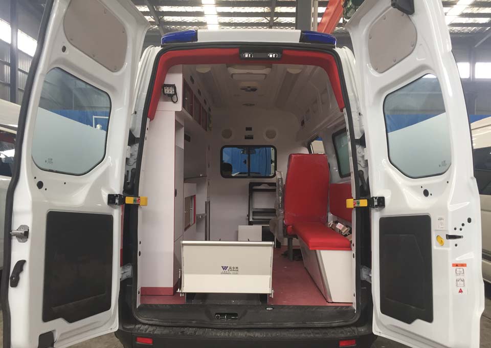福特V362救護車
