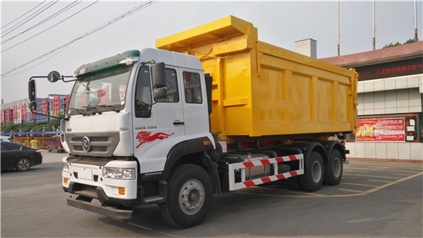 28吨重汽斯太尔拉臂式垃圾车配28方多功能垃圾箱