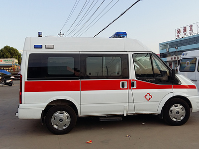江铃福特V348短轴救护车图片