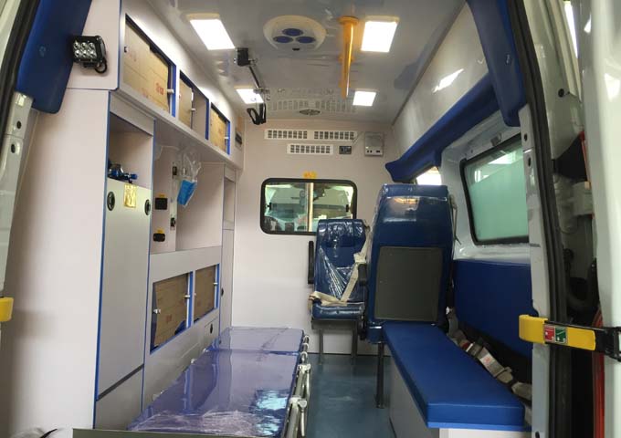 福特V362救护车