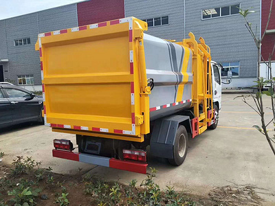 国六东风小多利卡蓝牌自装卸式挂桶垃圾车图片