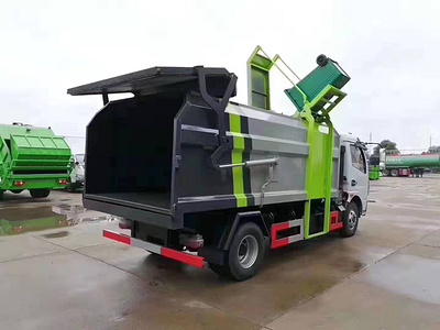 国六东风多利卡7方自装卸式垃圾车图片