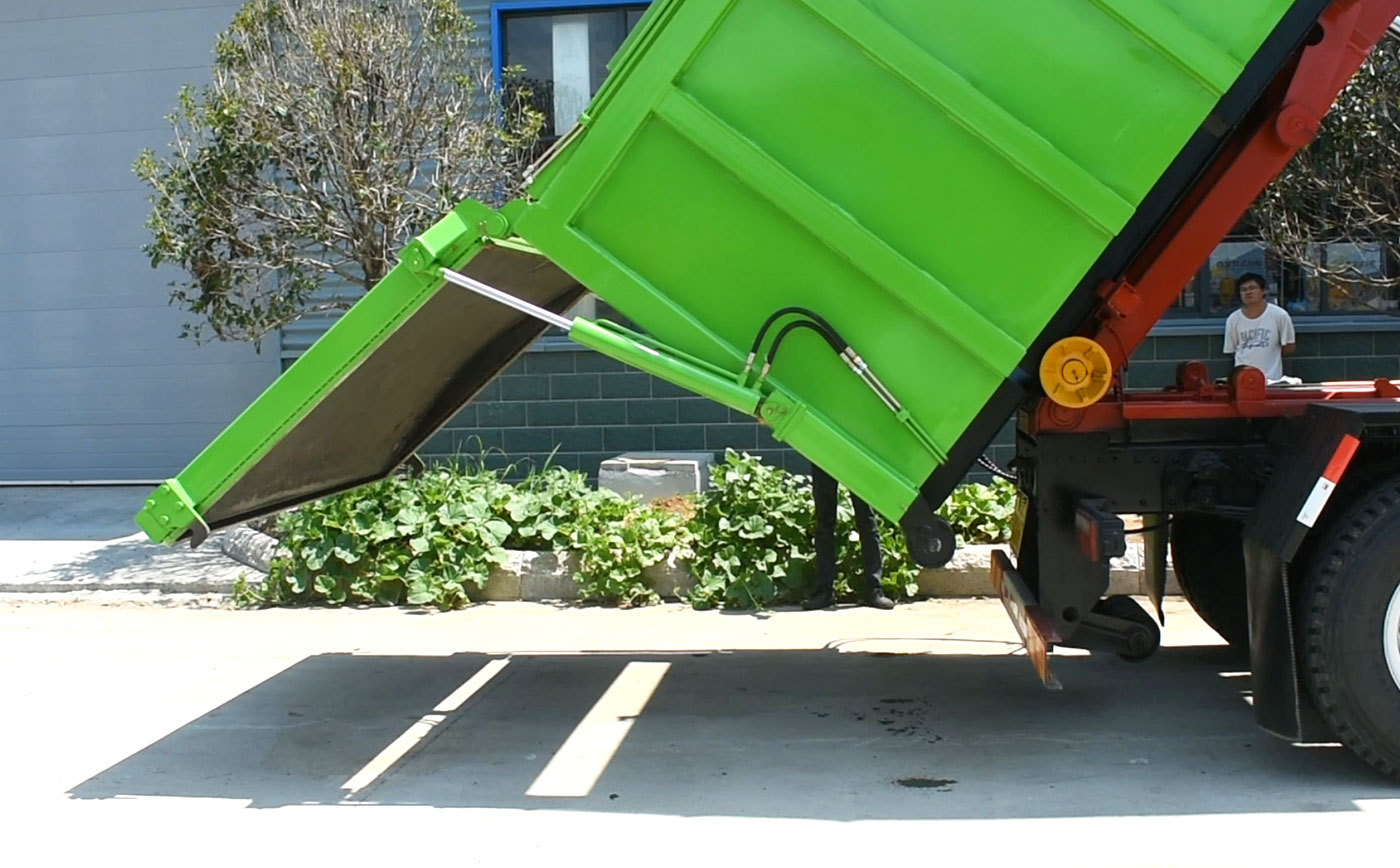 建筑垃圾对接垃圾车后门液压锁紧视频