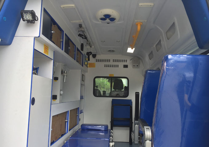 福特全顺V348高顶监护型救护车图片