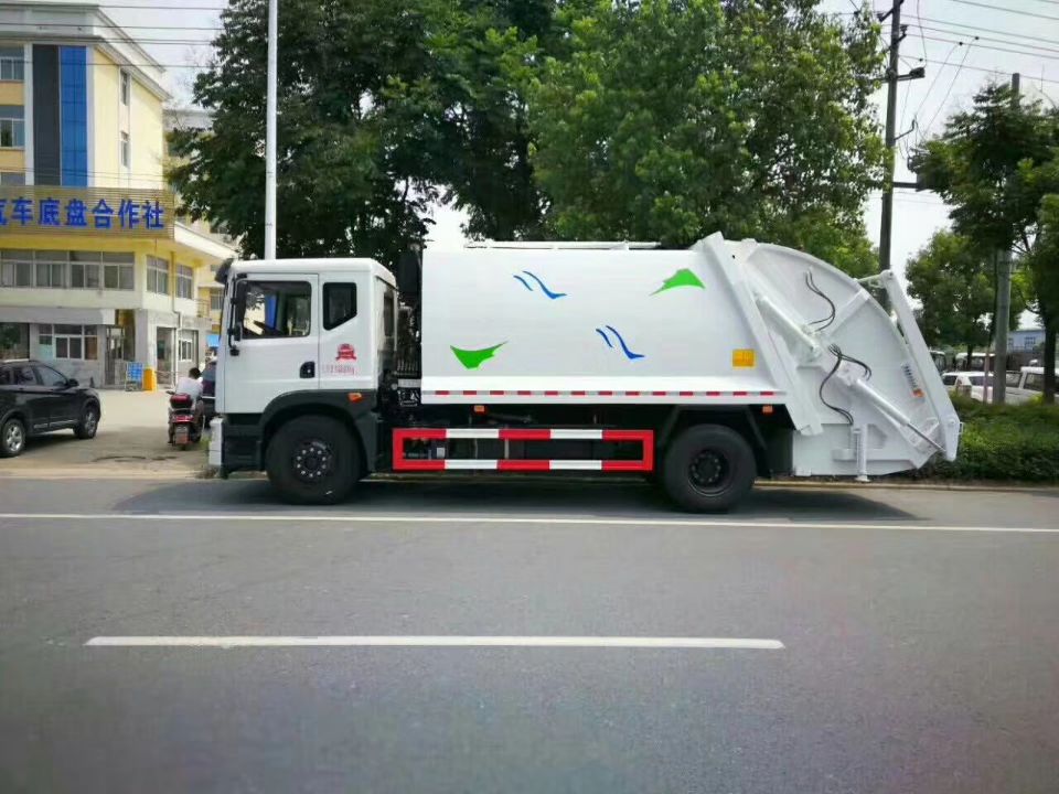 东风专底12吨压缩式垃圾车图片