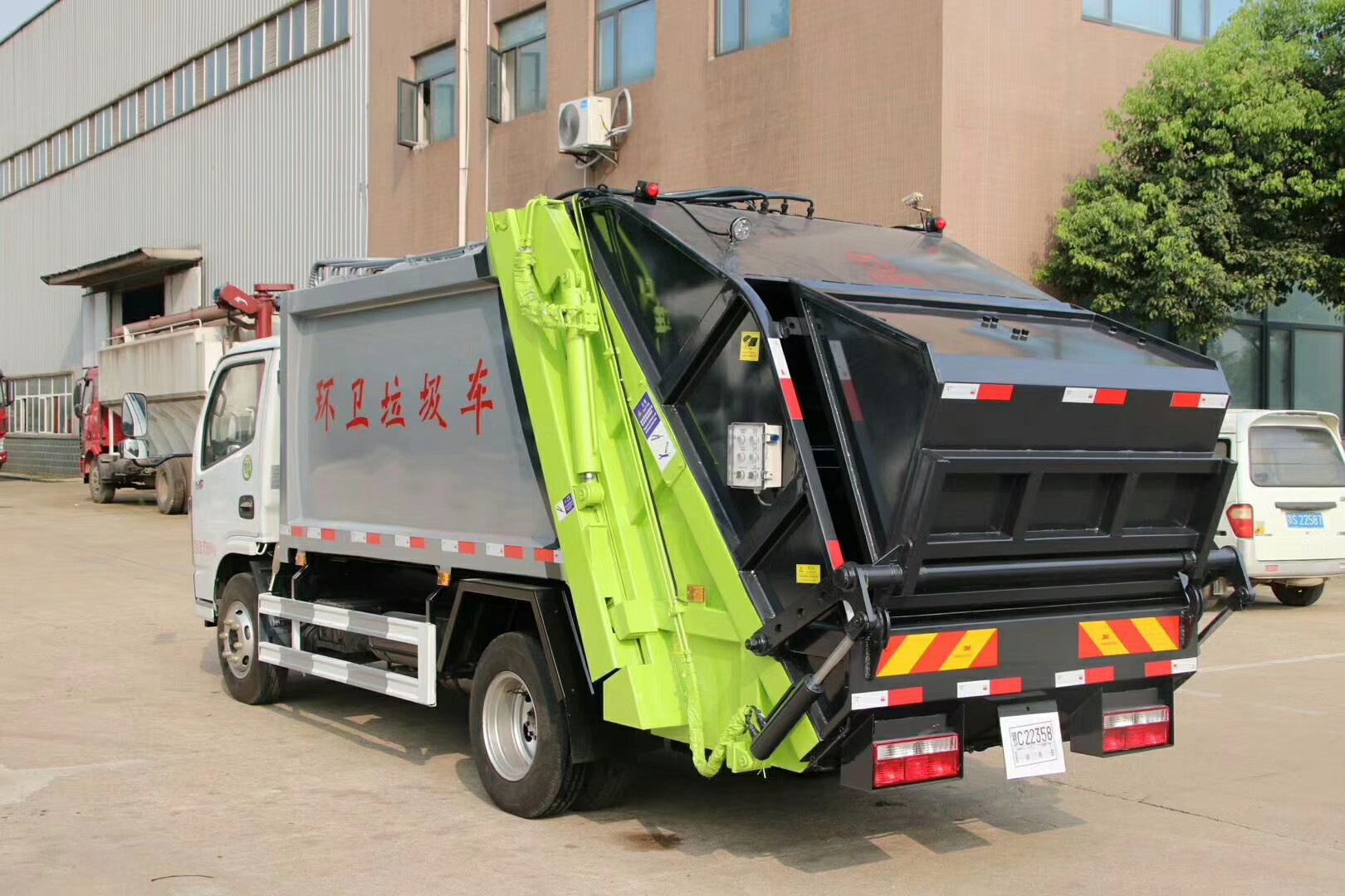 (国六)东风多利卡6方压缩式垃圾车图片