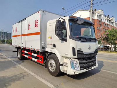 华通牌HCQ5180XRYLZ5型易燃液体厢式运输车厂家视频图片