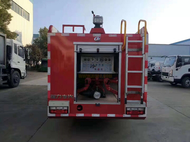 程力高科小多利卡干粉水连用消防车图片