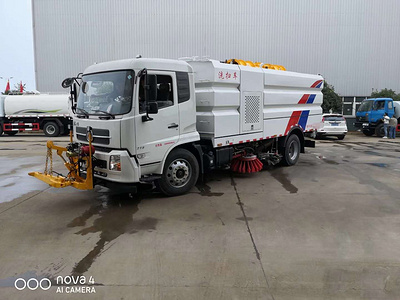 东风天锦国六16吨大型洗扫车现场作业