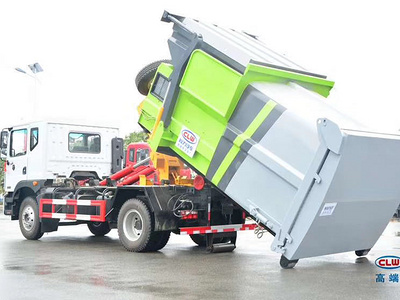 国五D9套臂垃圾车️  一车可配多个垃圾箱?  或者压缩垃圾站 实现垃圾转运或者垃圾压块清理??  ? 真正做到环保清洁、节能减排