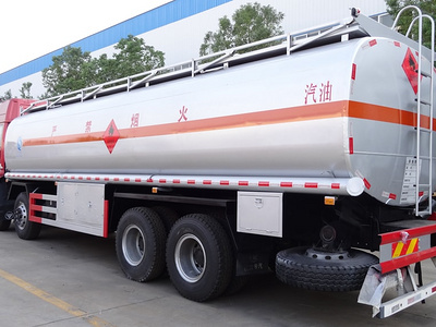 福田欧曼20吨21吨油罐车图片