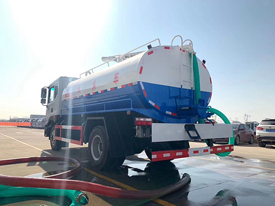新疆张总订购12方东风多利卡D9吸粪车已经完工下线，静待发车。图片
