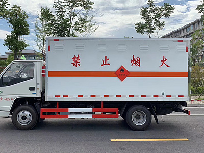 江铃国六易燃气体厢式运输车图片