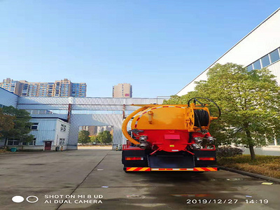 东风天龙290白色车头应客户需要改黄色红底图片