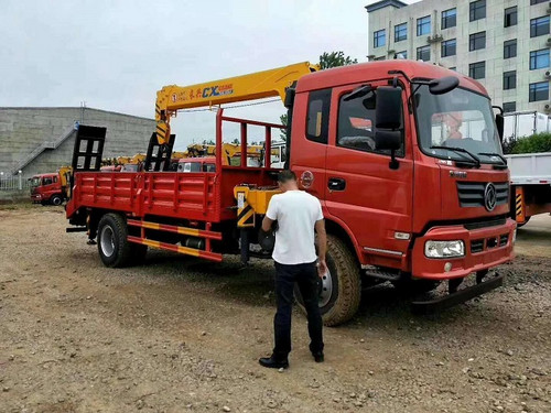 東風(fēng)御虎單橋長(zhǎng)興6.3噸隨車吊帶爬梯圖片